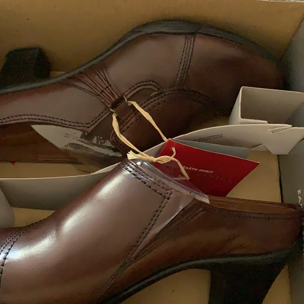 Earth spirit brown clogs